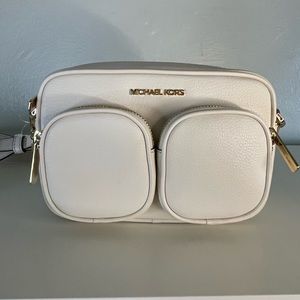 Michael Kors Cream JET SET ITEM MD PKT XBODY W ATCH.